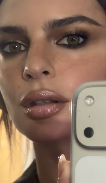 Emily Ratajkowski