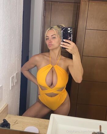 Lindsey Pelas