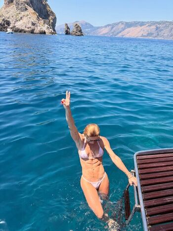 Mirella Santos
