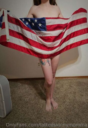 TattedSkinnyMomma01